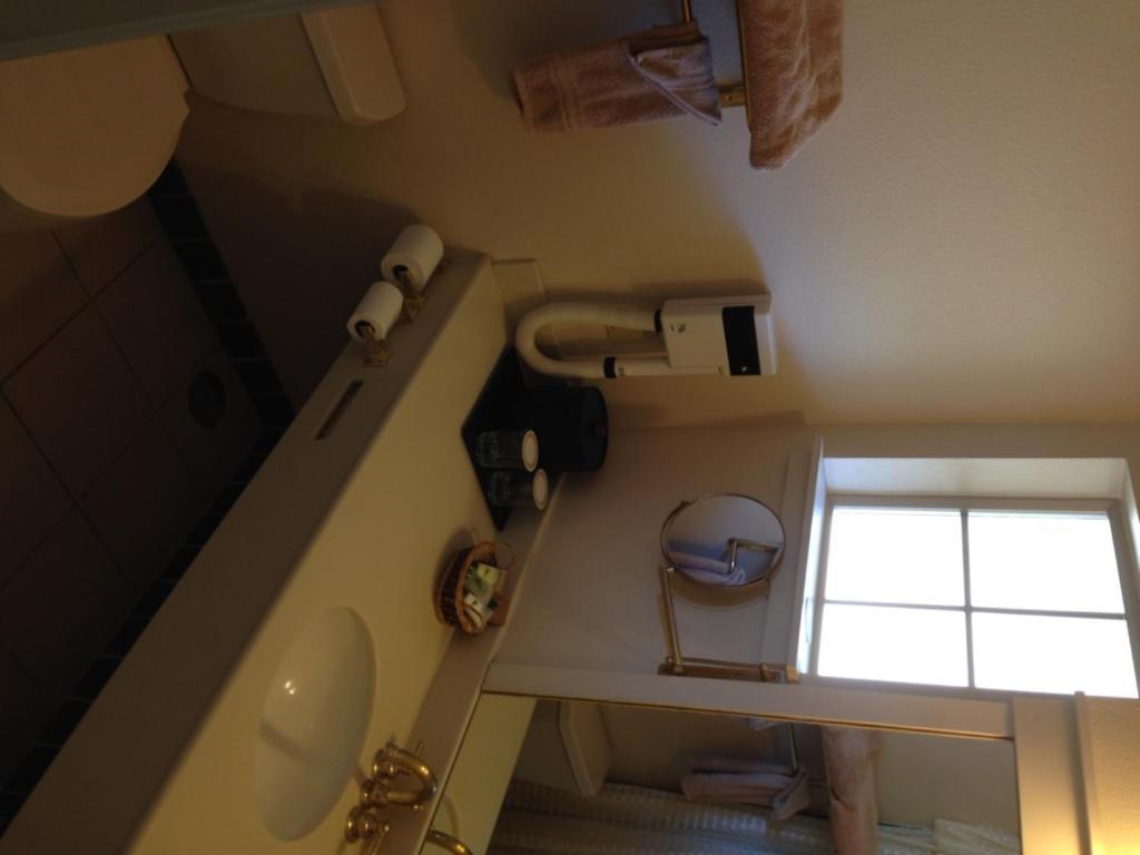 Fairfax Inn San Rafael Room photo
